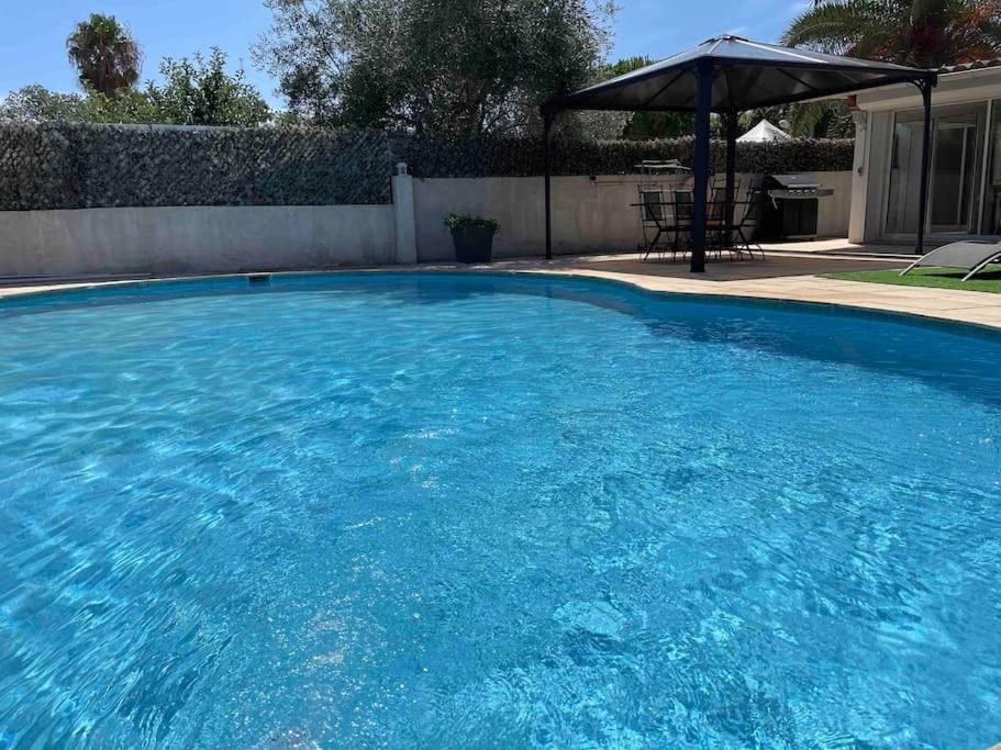 Vakantiehuis Climatisee Piscine 3 A 800m Antibes